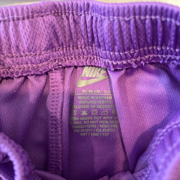 Nike purple girls' T-Shirt and shorts athletic set 2T - Picture 3 of 4